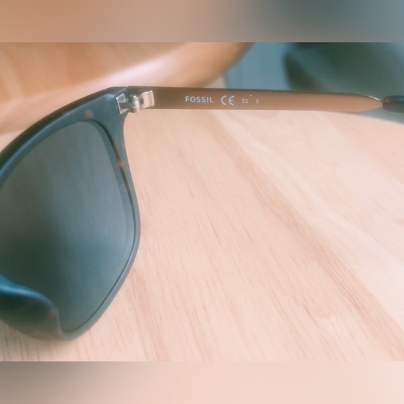 Fossil Sunglasses. Tortoise and brown and gold. - Picture 4 of 5
